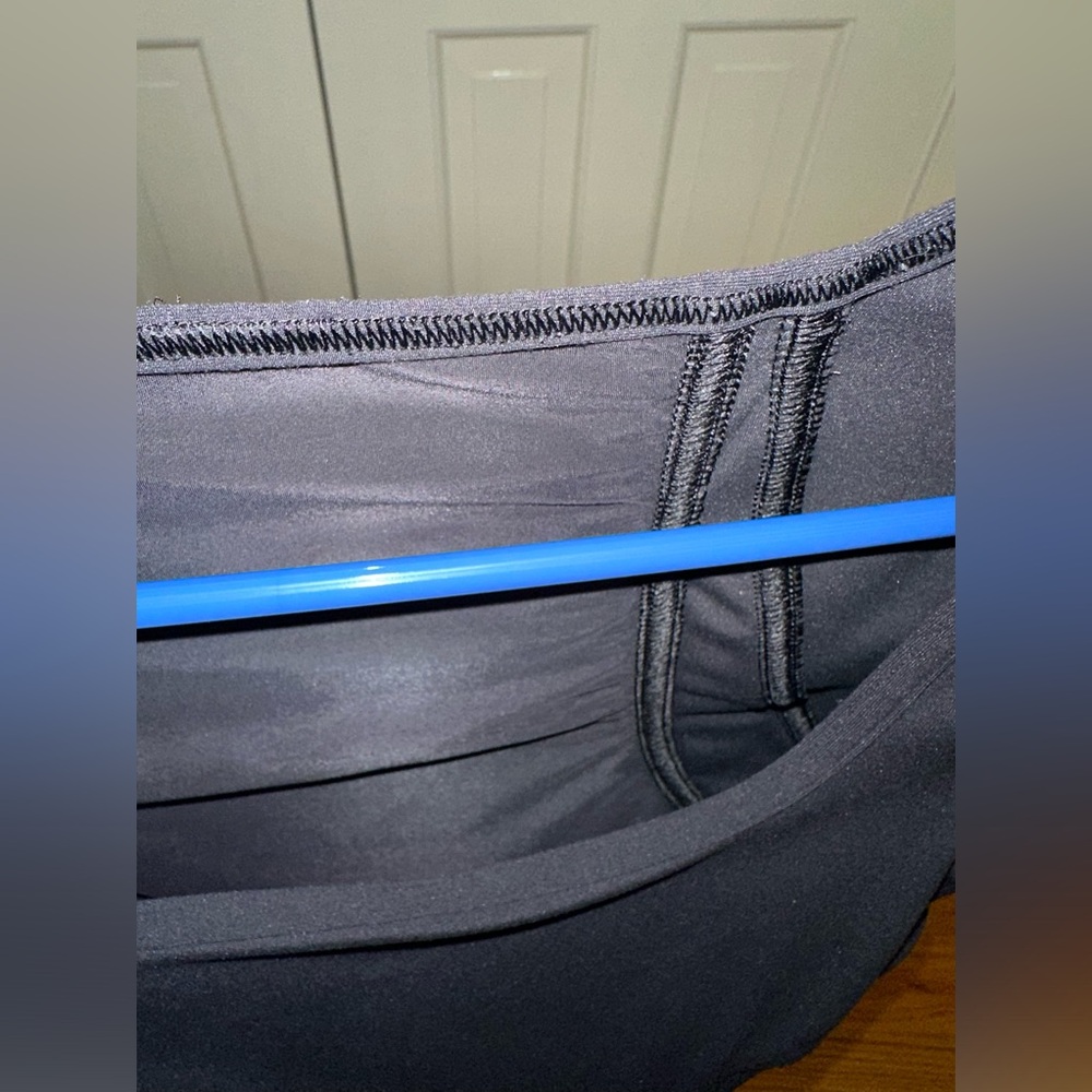 Lululemon Black Cropped Top - Picture 7 of 8